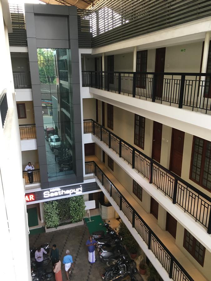 Hotel Sasthapuri โคชิโคด ภายนอก รูปภาพ